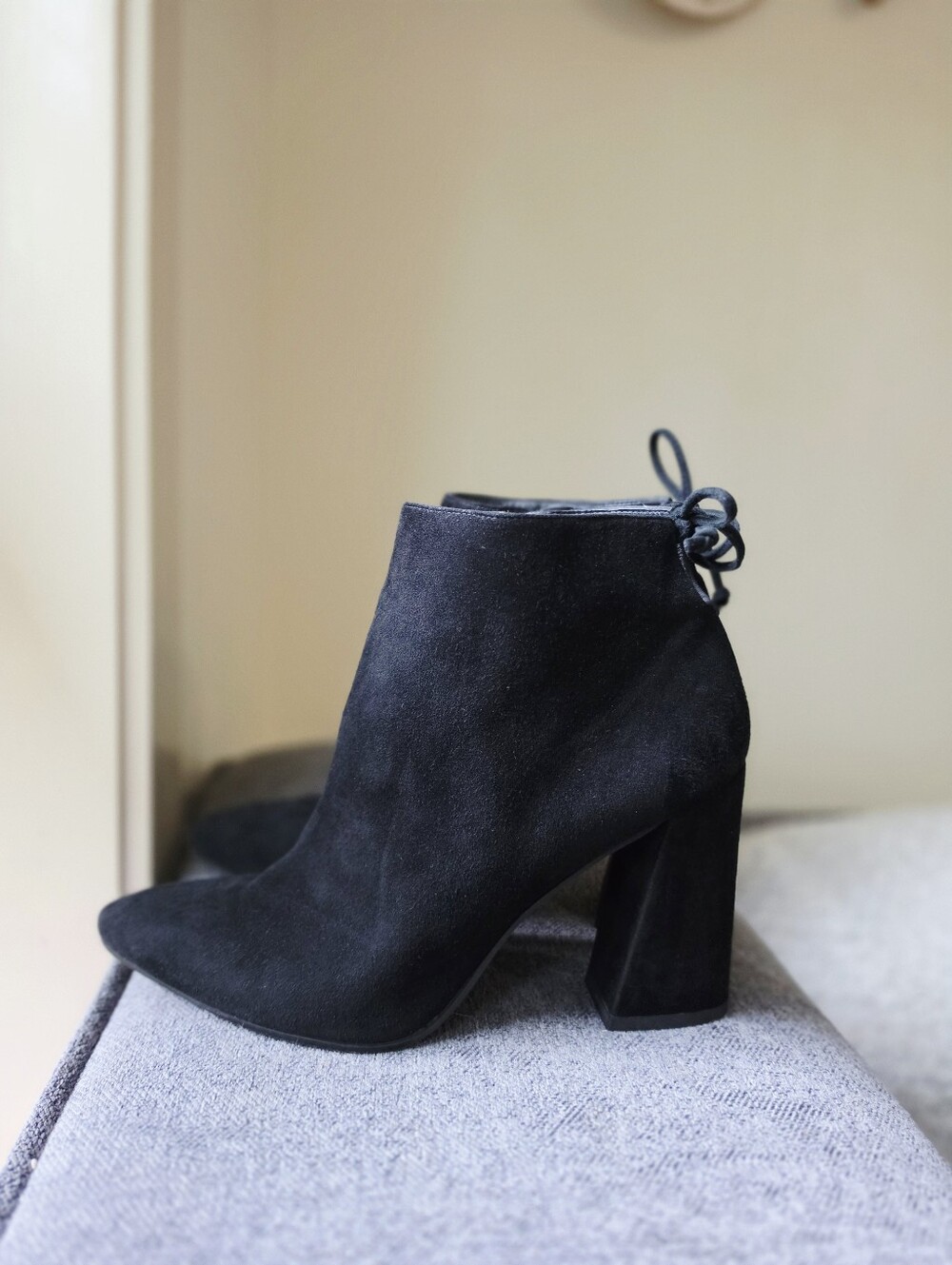 Stuart Weitzman Grandiose Black Suede Pointed Toe Block Heel Booties Size 9